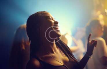 How to Dress for a Nightclub